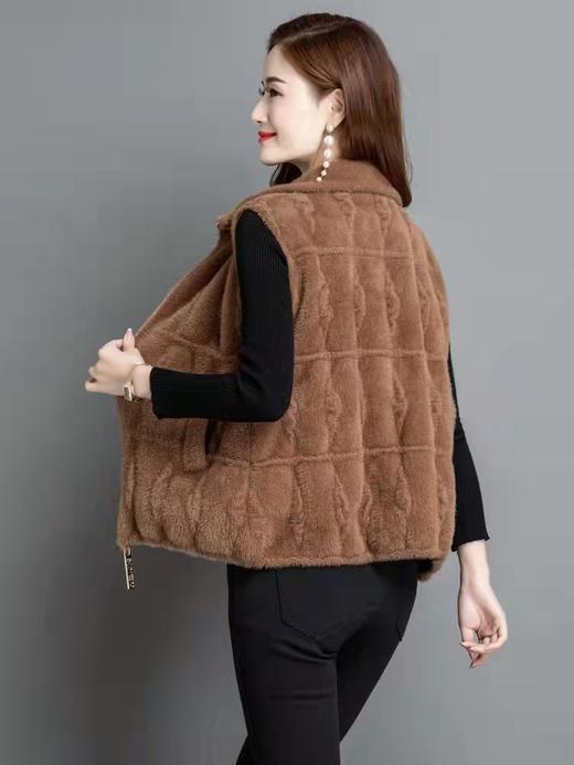 品牌佰莉依，水貂绒马甲，衣服编码04911351 商品图0