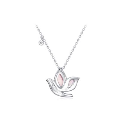 周大福和平天使系列铂金粉贝（鸽血红珐琅）莲花鸽项链 商品图2
