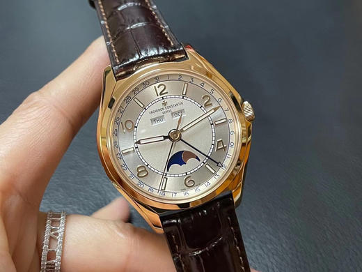 MX厚积薄发 真“芯”力作——【VC江诗丹顿伍陆之型—FIFTYSIX全日历系列】腕表 商品图1