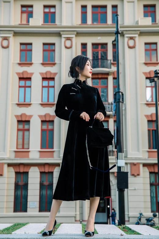 【断码特惠不退换】法式浅口水钻蝴蝶鞋高跟鞋丨鞋头鞋跟头层丝绒牛皮一气呵成 典雅镐级  鞋面精致水钻蝴蝶结设计 减龄时尚 经典不过时 鞋身水钻点缀  优雅气质羊皮垫脚 8cm鞋跟 脚感4公分 商品图12