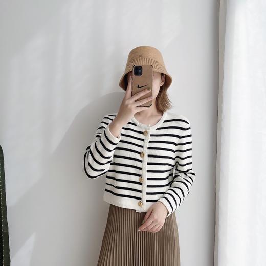 201新款条纹针织开衫 商品图1
