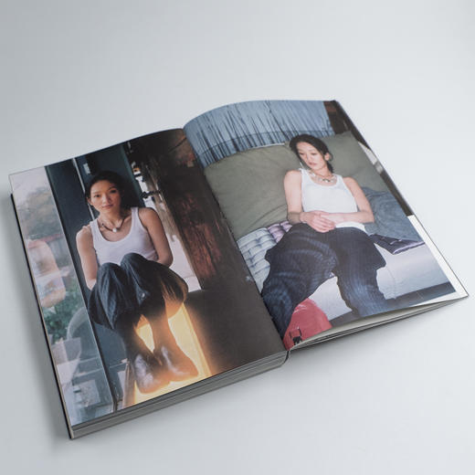 《返场》 90年代最鲜活的记忆 唤起一代人的情感回望 青春有很多问题，答案仍在风中飘荡 众多明星背后的故事 商品图6