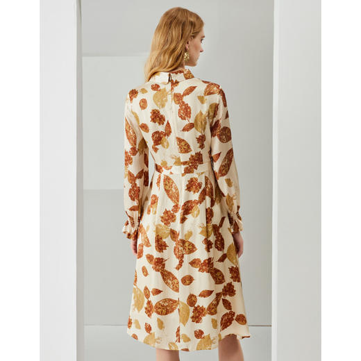 EITIE爱特爱秋季新款时尚洋气枫叶印花收腰显瘦立领连衣裙女6707416 商品图4