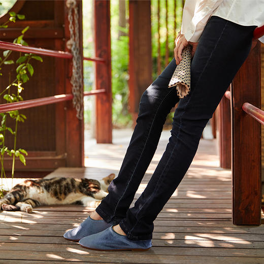 山林曦照 林影 松林双鹿显瘦深靛蓝 厚实舒软高腰牛仔裤 商品图2