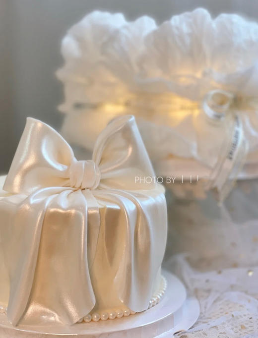 白色珠光蝴蝶结蛋糕 商品图2