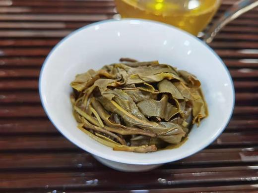 2021年春  早荞地   古树青饼 普洱 生茶  200克 商品图5