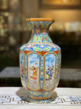 江荣荣：重工描金开窗人物八仙八方瓶