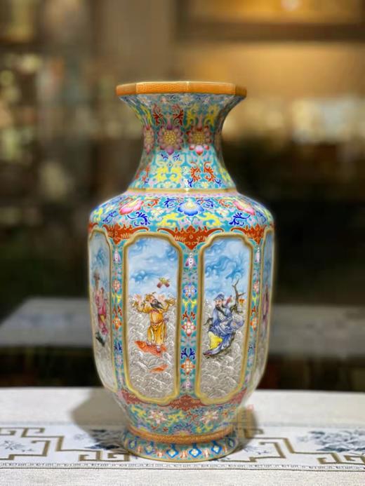 江荣荣：重工描金开窗人物八仙八方瓶 商品图0