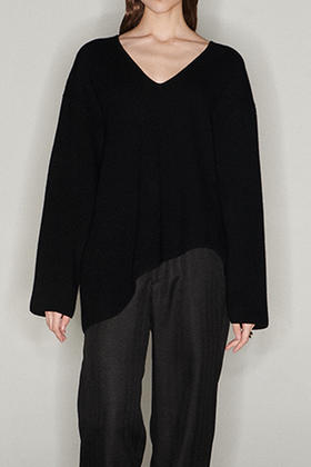 Viktoria Chan | AW2117 Jill V neck wool knit [羊绒羊毛上衣 黑/米]