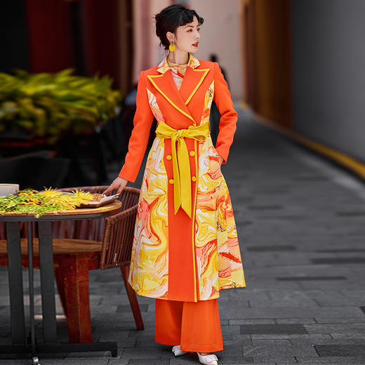 1202070 烟岚云秀 高端TR厚斜纹，定制双面缎印花外套 雾境 商品图1