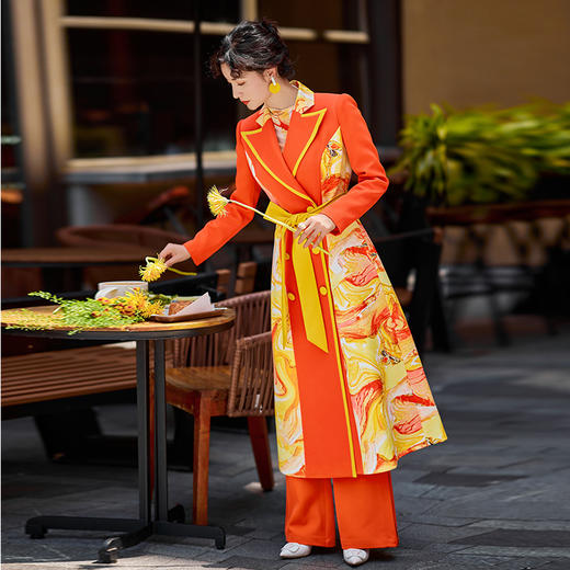 1202070 烟岚云秀 高端TR厚斜纹，定制双面缎印花外套 雾境 商品图3