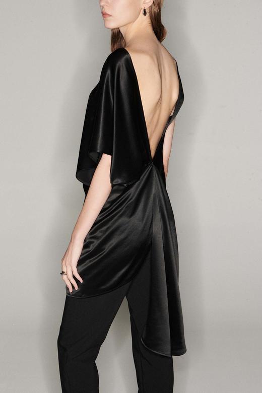 Viktoria Chan | AW2124 Yves draped satin top [醋酸不对称肩袖上衣 黑/白] 商品图4