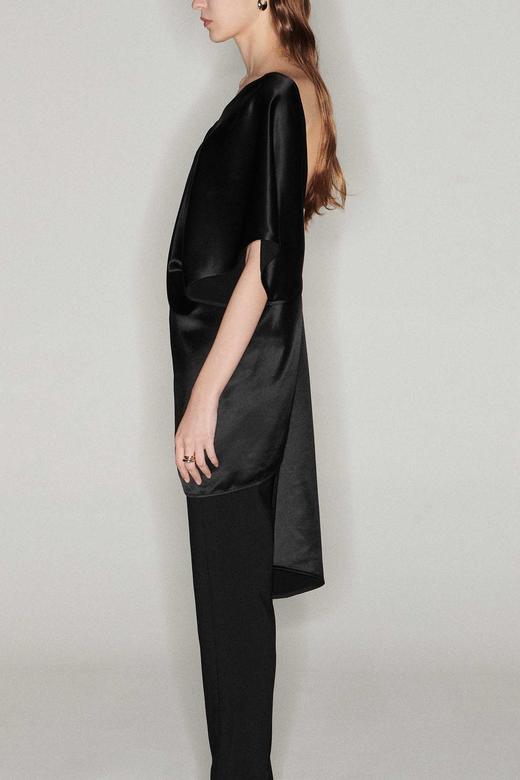 Viktoria Chan | AW2124 Yves draped satin top [醋酸不对称肩袖上衣 黑/白] 商品图6