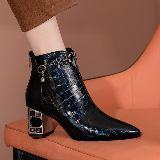 【预售5天】个性尖头，头层幻彩牛皮短靴XME-W9533 商品图1