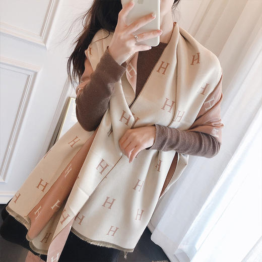 【格子加厚围巾】潮流韩版保暖格子长披肩 爱心围巾H字母拼色仿羊绒拉毛围巾 商品图1