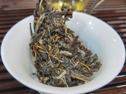 2021春  弯弓   古树青饼  普洱生茶  200克 商品图3