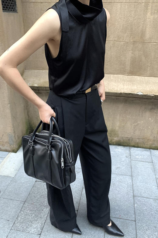 Viktoria Chan | AW2152 Frances high collar silk top [高领无袖上衣 黑/白] 商品图2