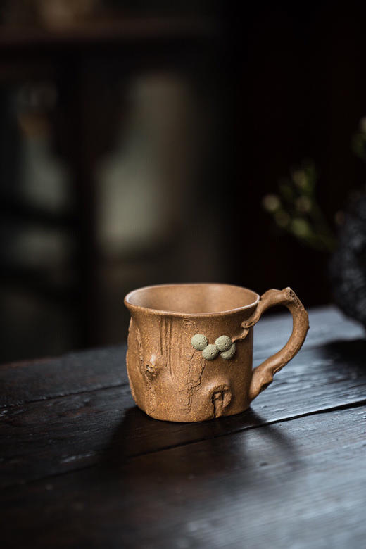 【青山特惠】特价 宜兴原矿全手工松桩杯段泥紫砂主人杯.110cc.方勤平【国工】（不能用券） 商品图0