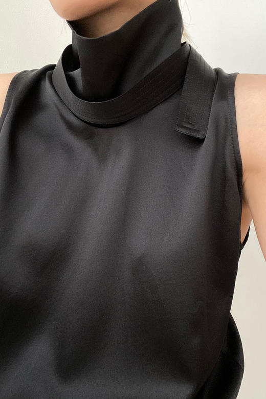 Viktoria Chan | AW2152 Frances high collar silk top [高领无袖上衣 黑/白] 商品图0