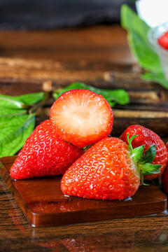 新鲜现摘草莓360±20g/盒 商品图1