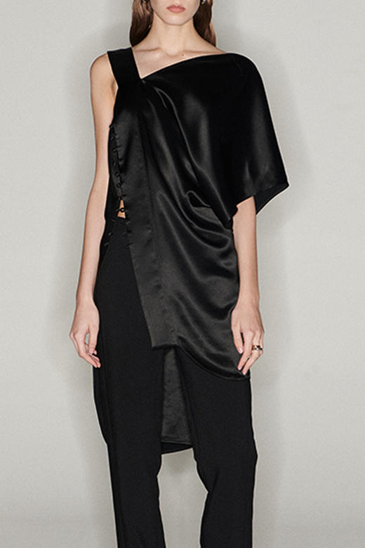 Viktoria Chan | AW2124 Yves draped satin top [醋酸不对称肩袖上衣 黑/白] 商品图5