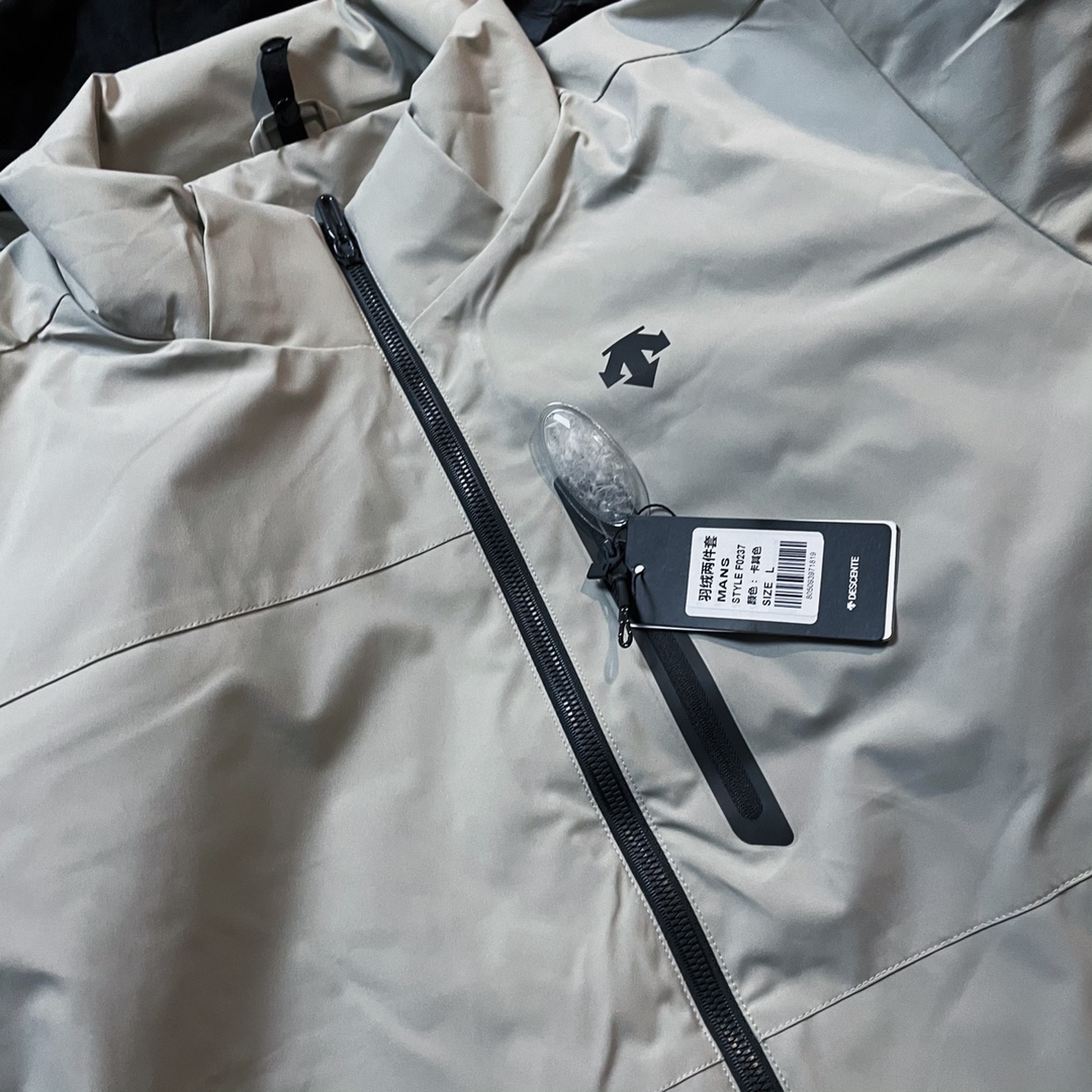 衣(内胆是羽绒的)  descente迪桑特outdoorjackets两件套男款冲锋衣