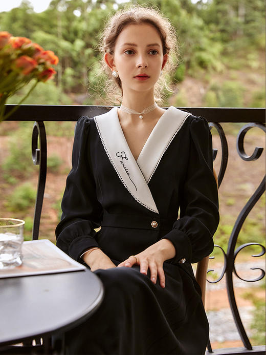 欧芮儿赫本风连衣裙女春秋2021新款收腰显瘦法式复古翻领黑色长裙 商品图1