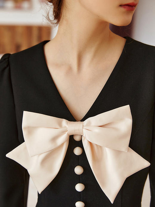 欧芮儿赫本风连衣裙女新款2021收腰法式小个子蝴蝶结黑色裙子 商品图1