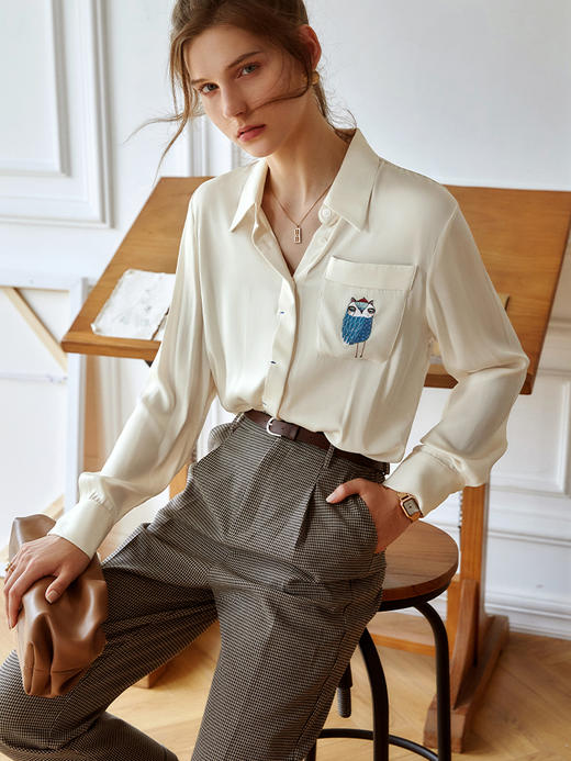 欧芮儿杏色衬衫女新款2021宽松显瘦早秋法式复古刺绣长袖衬衣 商品图2