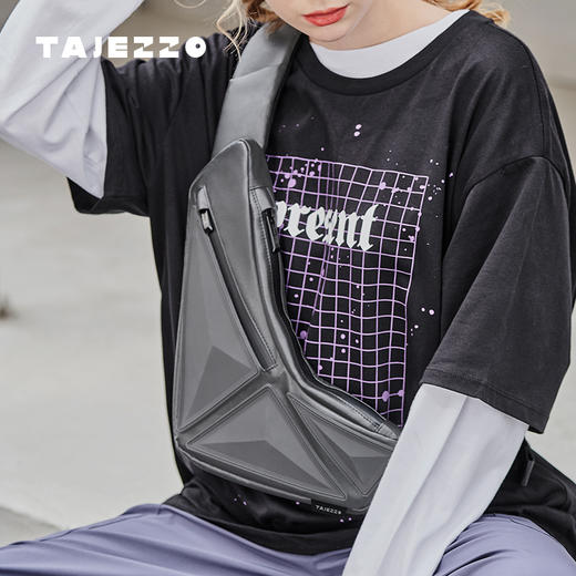 TAJEZZO机能风斜挎包 商品图1