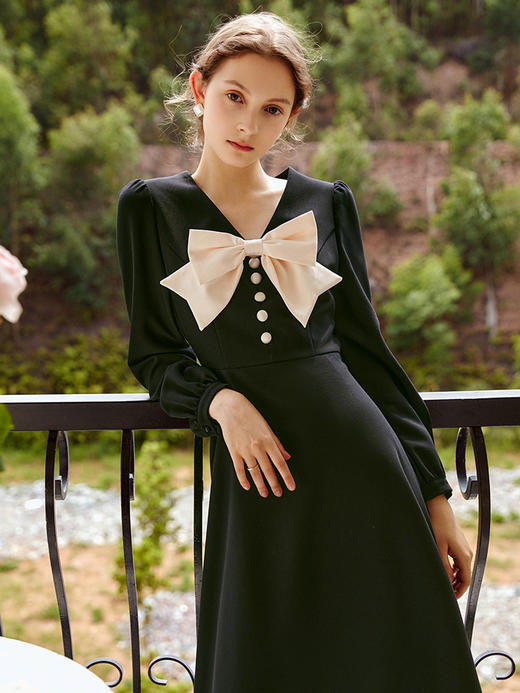 欧芮儿赫本风连衣裙女新款2021收腰法式小个子蝴蝶结黑色裙子 商品图2