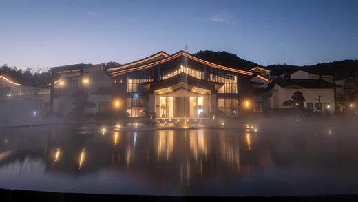 ★浙江年夜饭★￥1399起/人，连住2晚【宁波东钱湖山水君澜度假酒店】享田隐房+自助早餐+10人大年夜桌餐+10人年初一团圆宴+温泉票，满10人赠送棋牌室！有效期2026年2月16日专享 商品图1