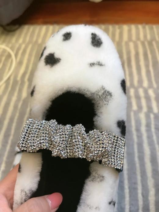 玛丽珍+水钻羊羔毛鞋丨blingbling水钻松紧带穿脱方便 一体式羊羔毛设计 保暖又实用 可爱软萌的设计师定制款 羊羔毛平底鞋 适合这个寒冷的秋冬 商品图4