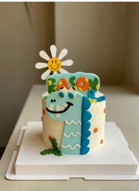 快乐的翻糖装饰手作小恐龙蛋糕: