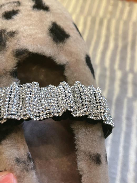 玛丽珍+水钻羊羔毛鞋丨blingbling水钻松紧带穿脱方便 一体式羊羔毛设计 保暖又实用 可爱软萌的设计师定制款 羊羔毛平底鞋 适合这个寒冷的秋冬 商品图3