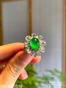09-1015510，玻璃种木那艳绿蛋面戒指，具体价格微信咨询