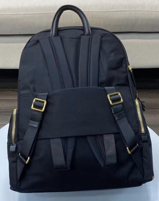 防水尼龙双肩背包。尺寸:43x31x14cm 商品图6