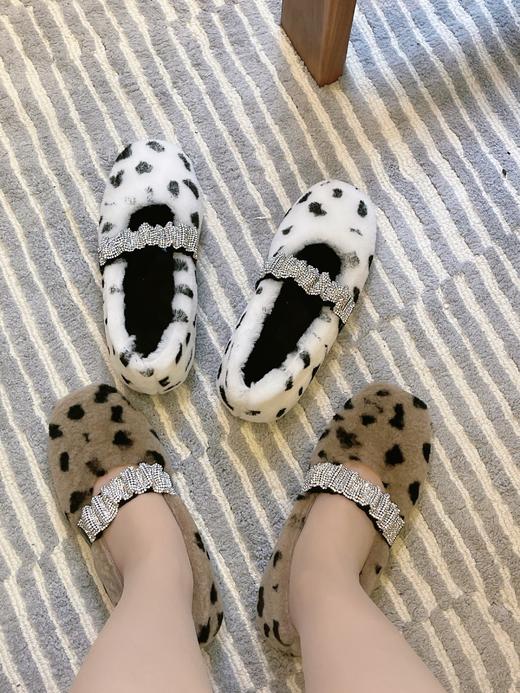玛丽珍+水钻羊羔毛鞋丨blingbling水钻松紧带穿脱方便 一体式羊羔毛设计 保暖又实用 可爱软萌的设计师定制款 羊羔毛平底鞋 适合这个寒冷的秋冬 商品图2