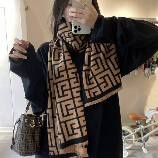 【搭出轻奢优雅感】印花G款大字母logo大提花围巾女秋冬季新款保暖围脖披肩 商品图7