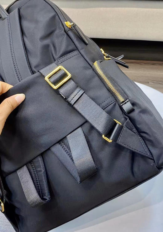 防水尼龙双肩背包。尺寸:43x31x14cm 商品图7