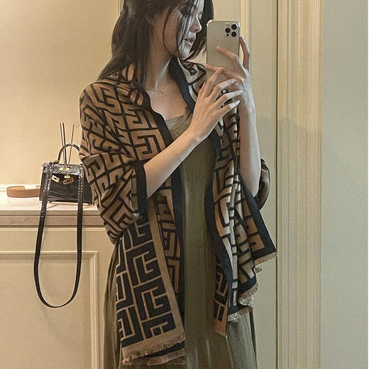 【搭出轻奢优雅感】印花G款大字母logo大提花围巾女秋冬季新款保暖围脖披肩 商品图0