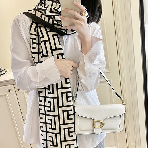 【搭出轻奢优雅感】印花G款大字母logo大提花围巾女秋冬季新款保暖围脖披肩 商品图5