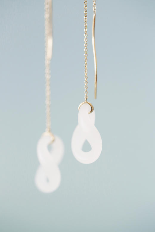 Qinny ｜流光幻影｜18K金和田玉莫比乌斯环 流动 白玉 极简 耳线耳饰 商品图3