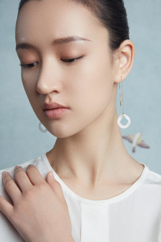 Qinny ｜流光幻影｜18K金和田玉莫比乌斯环 流动 白玉 极简 耳线耳饰 商品图0