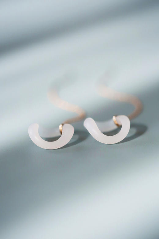 Qinny ｜流光幻影｜18K金和田玉莫比乌斯环 流动 白玉 极简 耳线耳饰 商品图2