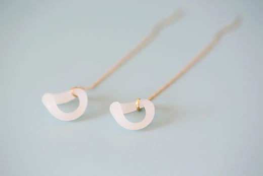 Qinny ｜流光幻影｜18K金和田玉莫比乌斯环 流动 白玉 极简 耳线耳饰 商品图4