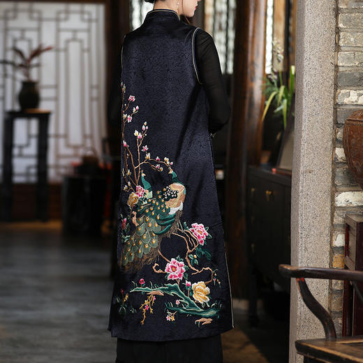 新款民族风披肩秋冬款无袖开衫复古重工刺绣长款宽松无袖外套FL99832 商品图2
