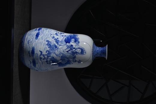 涂杏花：青花卧莲观音瓶 商品图0