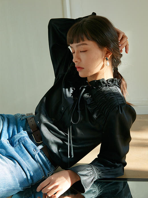 HeyDress日本醋酸缎面白衬衫女法式宫廷设计感木耳边长袖上衣 商品图3