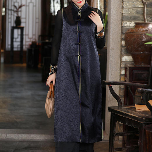 新款民族风披肩秋冬款无袖开衫复古重工刺绣长款宽松无袖外套FL99832 商品图0